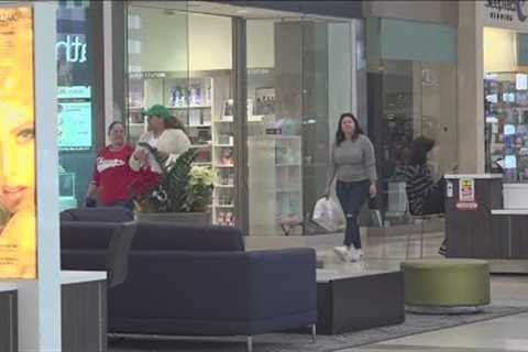 Last minute Christmas shoppers flock to the mall for Super Saturday
