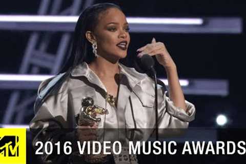 Rihanna Accepts Michael Jackson Vanguard Award | 2016 Video Music Awards | MTV