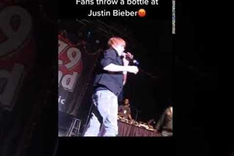 Fans Being Rude To Justin Bieber On Stage