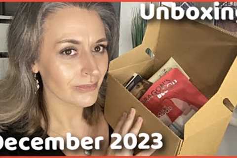 Latest In Beauty Beauty Box Unboxing / December 2023 Unboxing / December Monthly Selection