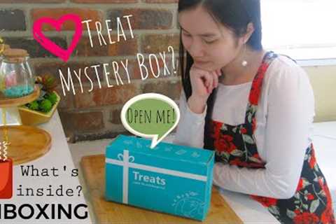 I tried a Treats Box Subscription| Unboxing International Treats Box| Food From Around the World