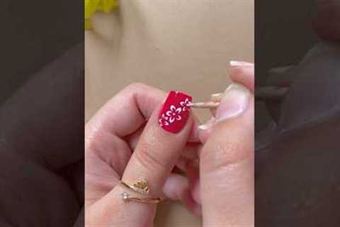 💅❣️Easy floral nail art design with household items #youtubeshorts #naildesign #nailart2023