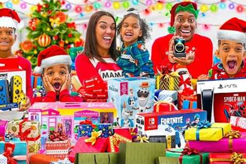 OPENING PRESENTS ON CHRISTMAS MORNING WITH THE PRINCE FAMILY!!
