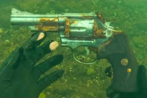 Is This a Murder Weapon? - Found While Scuba Diving!