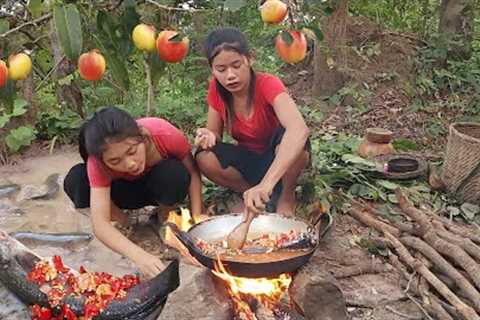 Catch and cook Fish for jungle food, Fish hot chili braised very delicious for dinner