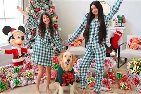 CHRISTMAS MORNING OPENING PRESENTS 2023