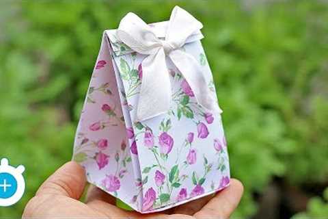 How to Make a Paper Gift Bag | LampZoom