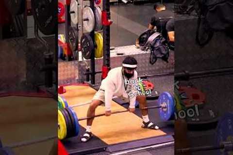 Anatoly pretended to be a trainer at the gym #motivation #funny #shelifts #workout #bodybuilding