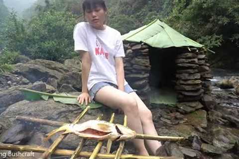 Primitive Life - Building Warm Survival Shelter, Bushcraft Stone Hut - CAMPING with Fishing
