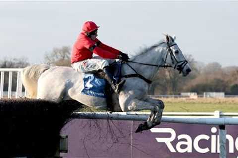GREY DAWNING batters Hampton Novices' Chase rivals at Warwick