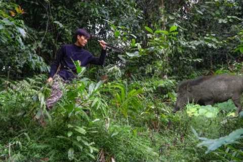 2 DAYS solo survival Camping in Heavy Rain. Wild boar trapping skills. FISHING, Survival Shelter