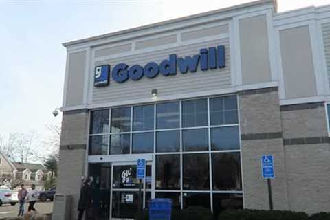 Goodwill Finds in The RICHEST Towns in America! Can You Still Make a Profit?