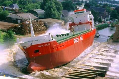 20+ Dangerous Big Ship Launch CLOSE CALL | Awesome Ship Launches Compilation, Fails and BIG WAVES