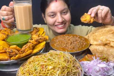 Eating😋😋Gobhi Pakoda,Began Pakoda,Aloo Pakoda,Pyaj Pakoda,Chowmein,Chole Bhature,Tea ll Foodie Gd