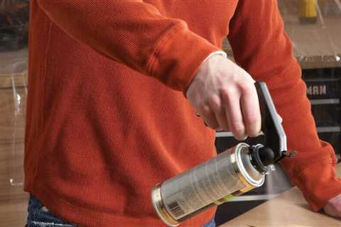 How to Spray Varnish on Wood