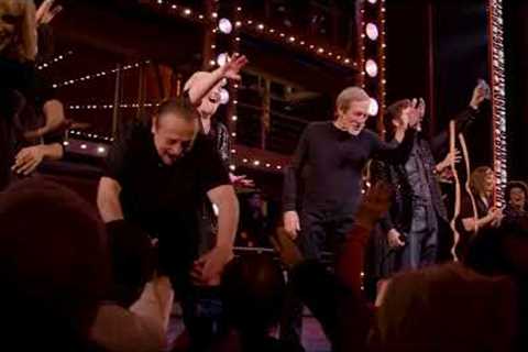 Broadway Cast Sings 'Happy Birthday' to Neil Diamond | THE NEIL DIAMOND MUSICAL: A BEAUTIFUL NOISE