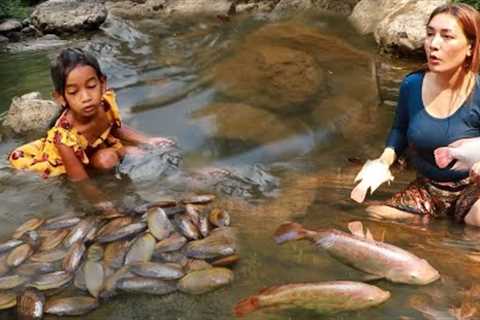 Top survival cooking in jungle- Catch many red fish and pick a lot shell for food of survival