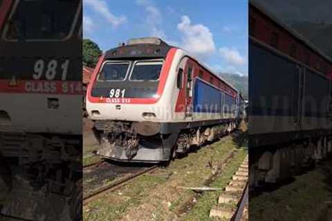 🚂indha train la kiss kedaikum 😘😱nambunga pa 💯#shorts #trainvideos #srilankarailways