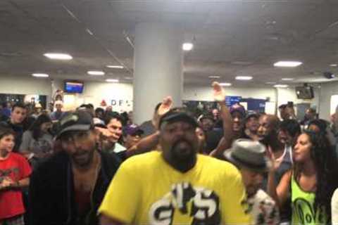 The LION KING &amp; ALADDIN Broadway Casts Airport Sing-Off