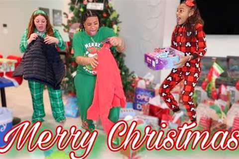 MERRY CHRISTMAS🎄 OPENING GIFTS🎁