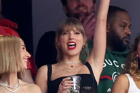 Taylor Swift Had The Whole Super Bowl Crowd Booing Doing This