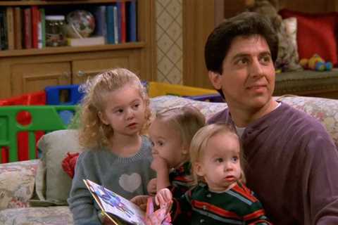Stream Everybody Loves Raymond Season 1 on Peacock & Paramount Plus