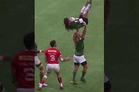 This rugby player showed UNBELIEVABLE strength!
