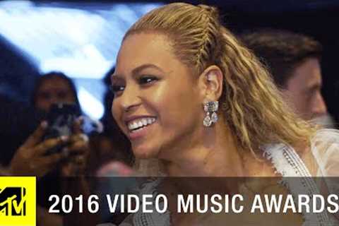 Beyoncé Photobombs Chance the Rapper Backstage | 2016 Video Music Awards | MTV