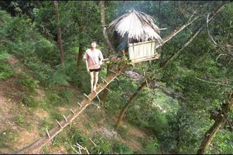 Camping Life - Building Warm Survival Shelter tree house, Solo Bushcraft - LIVING OFF GRID