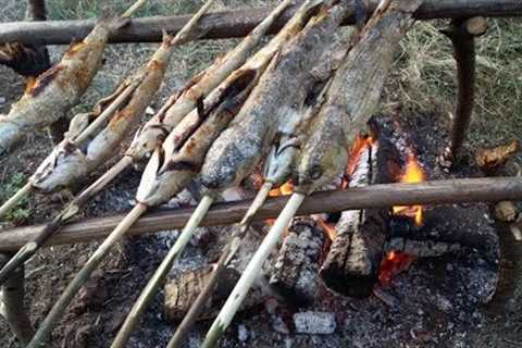 CAMP  Fire - CATCH n COOK FISH - Camping Cooking - Bushcraft