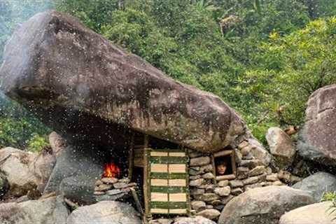 2 Days solo Winter Survival Camping. FISHING, CATCH and COOK. Survival Shelter under the giant rock