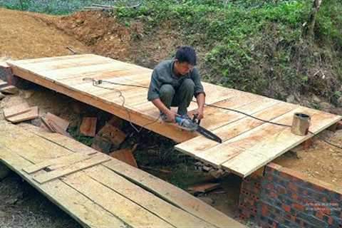 Construction progress of the solid wooden bridge on day 3 - Bridge pillars, wooden bridge deck