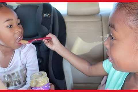 Mommy Drives Her Hungry Baby To The Store | Pretend Play