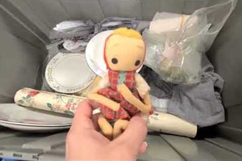 Well, that is definitely going in my cart! ~ shopping at the goodwill bins