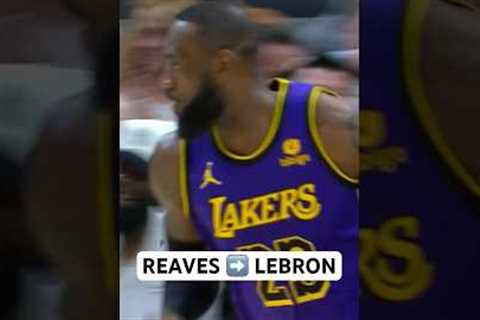 Austin Reaves ➡️ LeBron James ALLEY-OOP! 🔥 | #Shorts