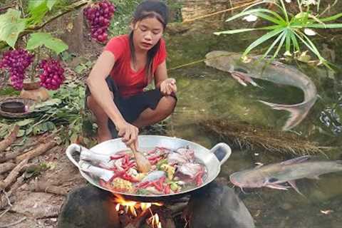 Catch fish in river and Pick Grapes fruit nature, Cooking fish spicy Eating delicious in jungle