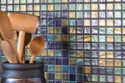 Interior designers warn against 8 backsplashes.