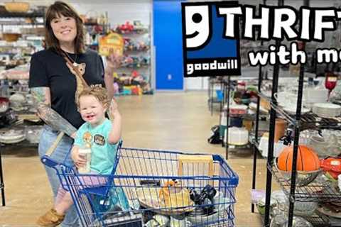GOODWILL Thrift With Me | + Auction Pickup | Reselling