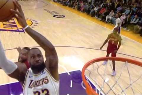 Austin Reaves Alley-oop LeBron James for the Slam Dunk! Highlights