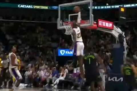 LeBron James missed the end of half dunk 😭😭