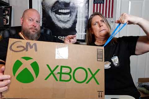 I bought an Amazon Returns HUGE Mystery Box + Xbox Surprise Inside!