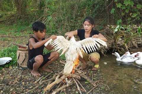 Catch and cook duck for jungle food, Duck spicy roasted so delicious food for dinner