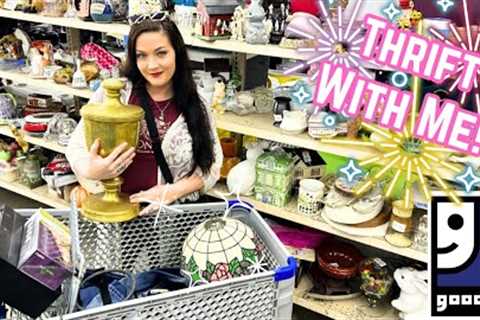 OMG 😳 // THRIFT With Me At GOODWILL!