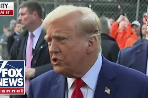 Trump met with cheers from hundreds of NYC construction workers
