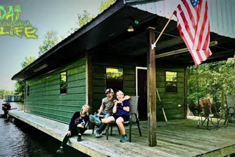 Houseboat Fun - Catching LOADS of Fish from the Porch!