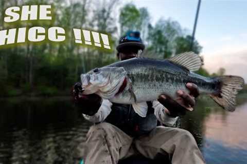 I Tried KAYAK FISHING in a LAKE LLOOAADDEEDD with BASS !!! (BEST DAY YET)