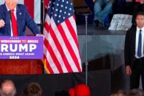 What Are the Odds of a Trump Win This November? | 538 Politics Podcast
