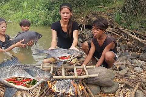 Fish spicy chili grilled So delicious food for dinner, Survival cooking in forest