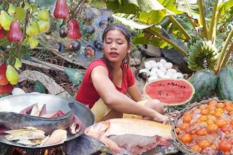 Catch fish to cook with Banana flower for dinner, Big egg fish soup tasty &amp; Chicken egg spicy..