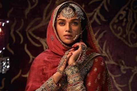 Aditi Rao Hydari Opens Up on Heeramandi Viral Walk